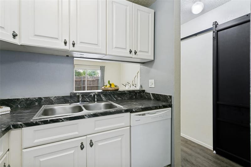 634 W Collins Street, Denton TX 76201 - Photo 6