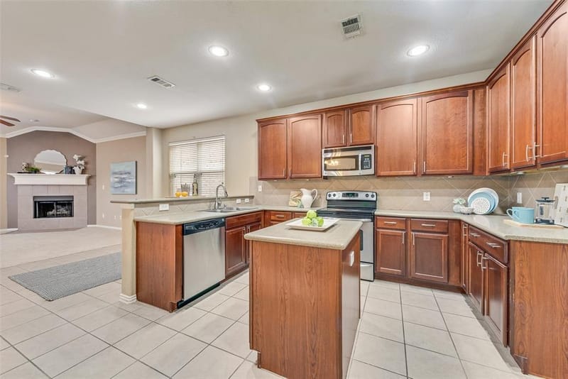 1429 Samantha Creek Drive, Little Elm TX 75068 - Photo 7