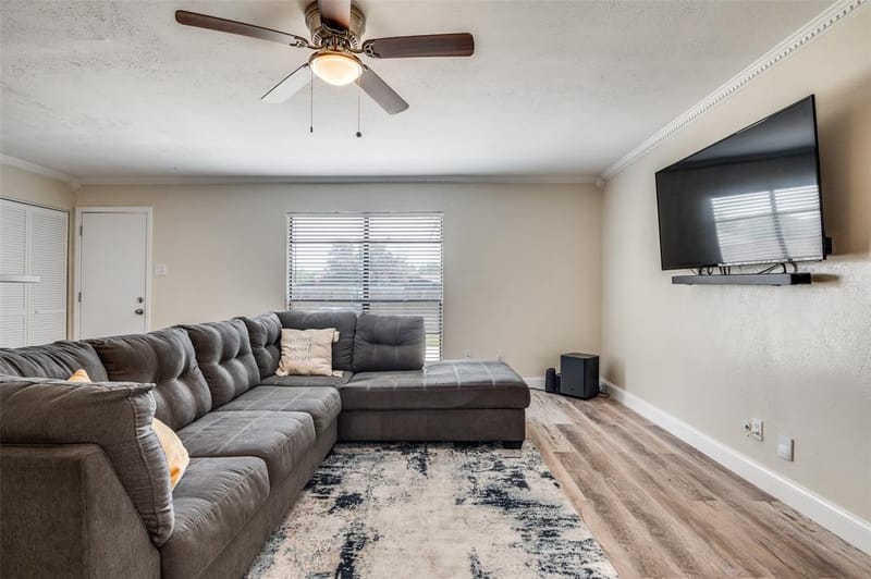 10222 Red Maple Drive, Dallas TX 75249 - Photo 5