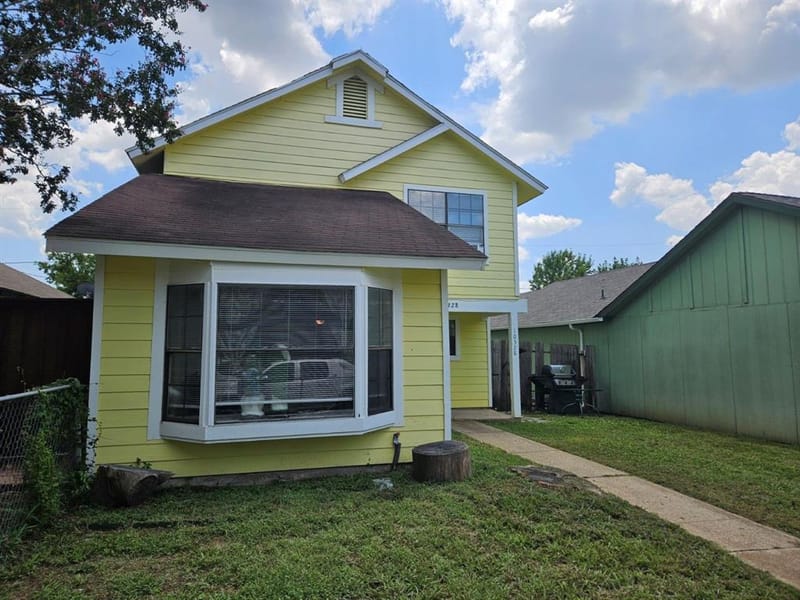 10328 New Bedford Drive, Dallas TX 75217 - Photo 2