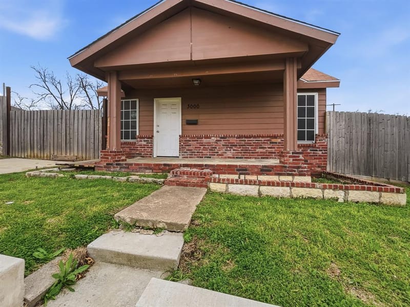 3000 Avenue M, Fort Worth TX 76105 - Photo 2