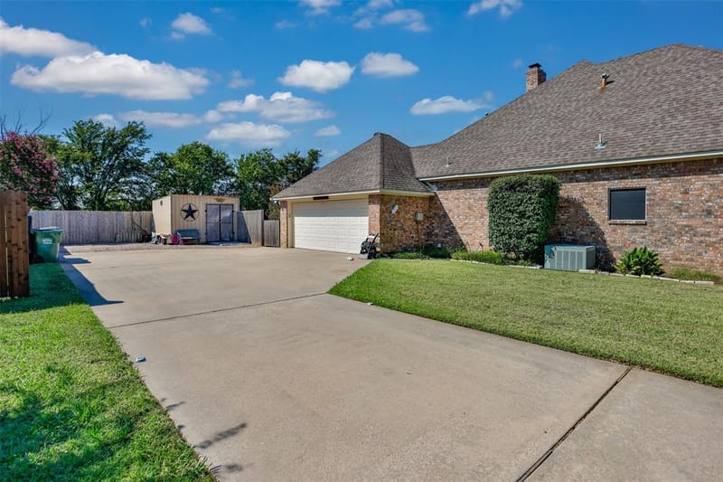 2424 Jolinda Lane, Whitesboro TX 76273 - Photo 3