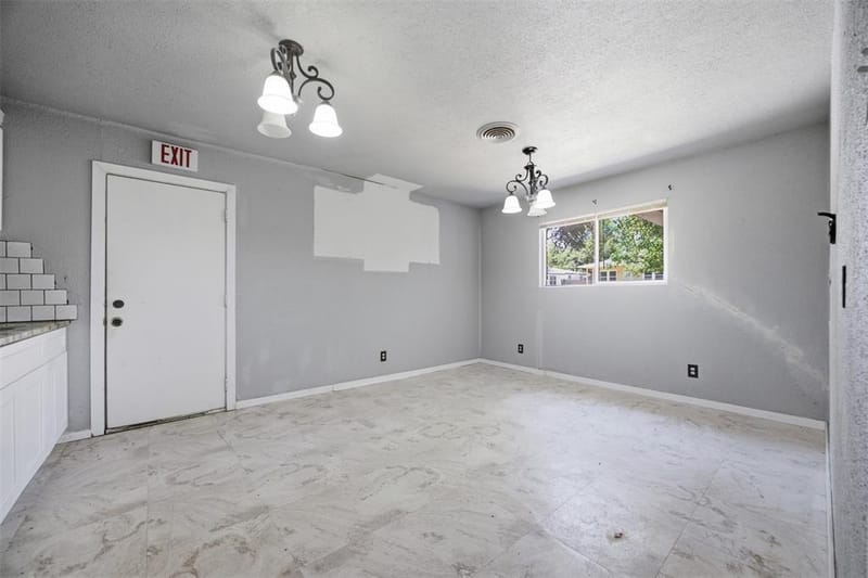 1044 E Cantey Street, Fort Worth TX 76104 - Photo 6