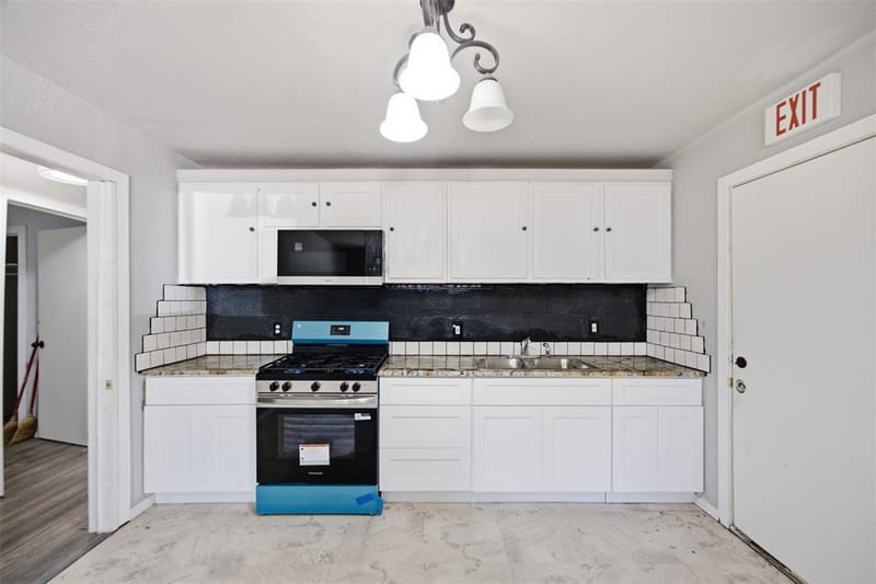 1044 E Cantey Street, Fort Worth TX 76104