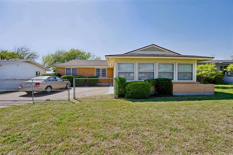 4123 Huckleberry Circle, Dallas TX 75216 - Photo 2
