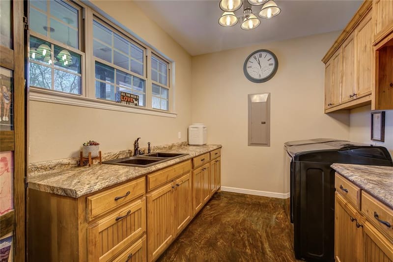 811 Rs County Road 4250, Point TX 75472 - Photo 23
