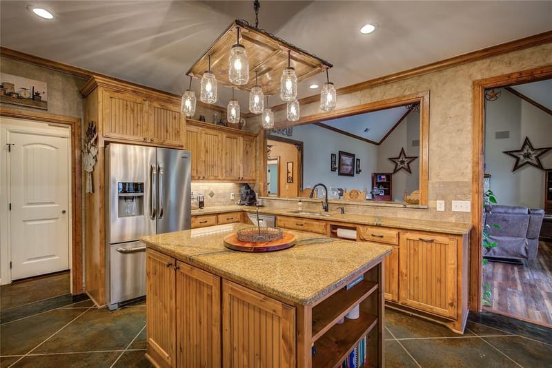 811 Rs County Road 4250, Point TX 75472 - Photo 13