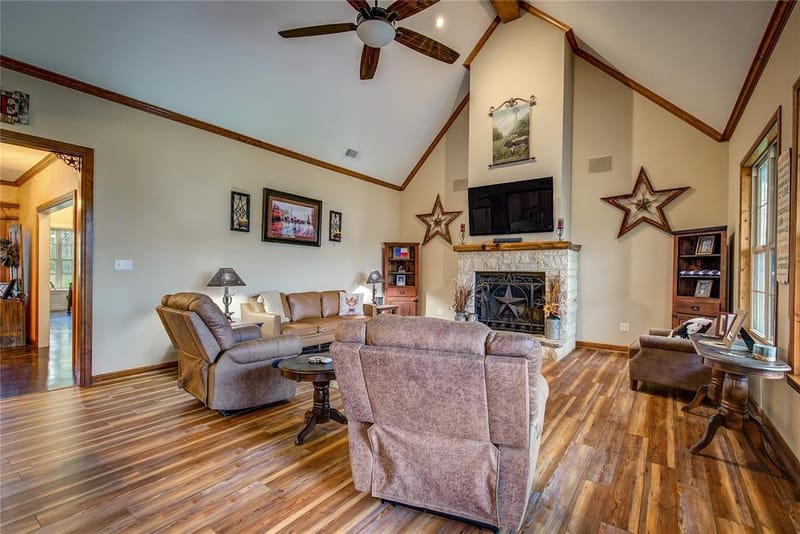 811 Rs County Road 4250, Point TX 75472 - Photo 10