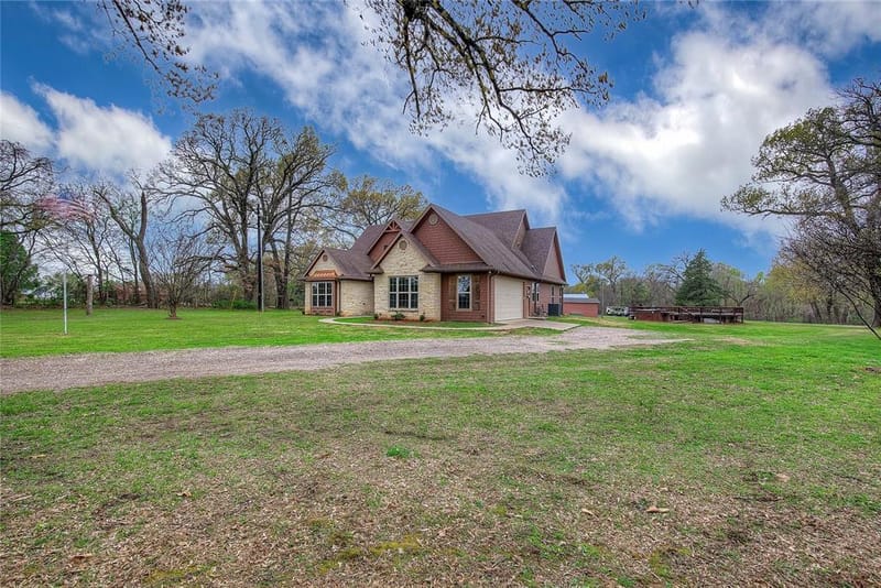 811 Rs County Road 4250, Point TX 75472 - Photo 33