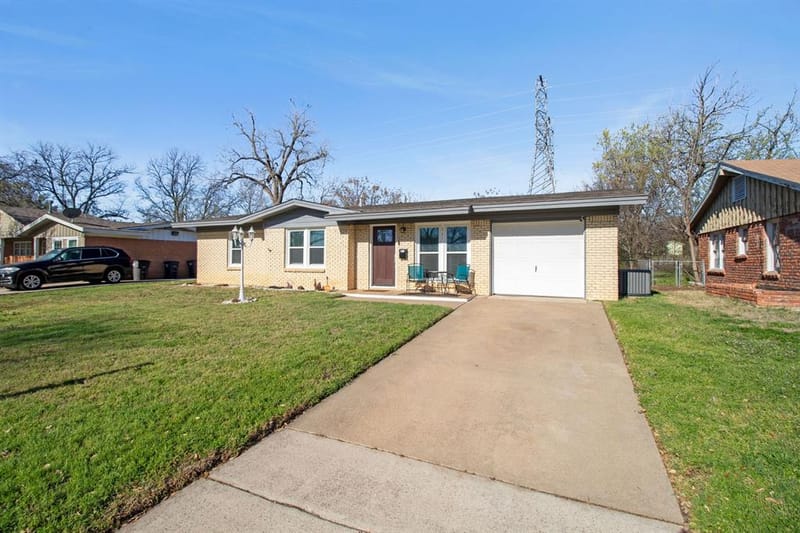 1616 Grantland Circle, Fort Worth TX 76112 - Photo 2