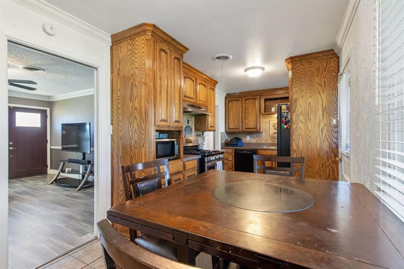 1616 Grantland Circle, Fort Worth TX 76112 - Photo 6