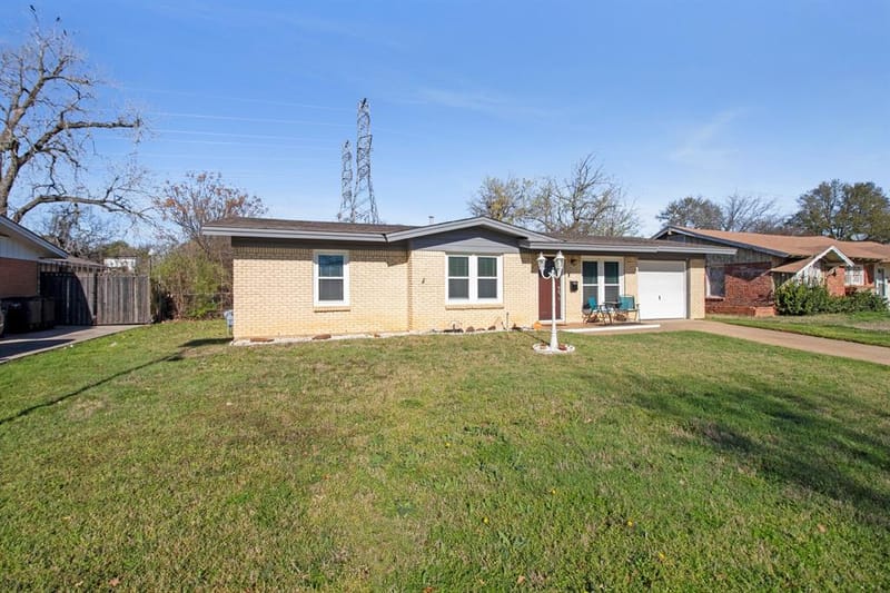 1616 Grantland Circle, Fort Worth TX 76112