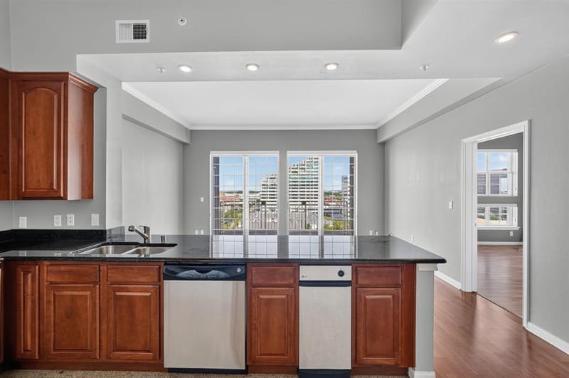 3225 Turtle Creek Boulevard # 1528, Dallas TX 75219 - Photo 8