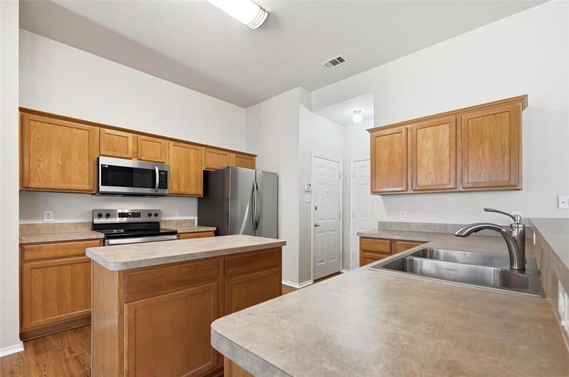 113 Creekview Drive, Anna TX 75409 - Photo 6
