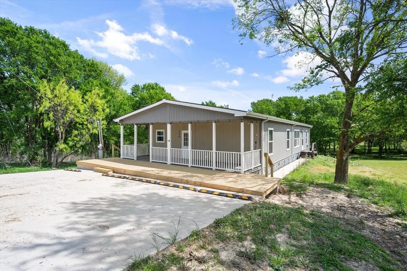 136 SE County Road 3048, Corsicana TX 75109