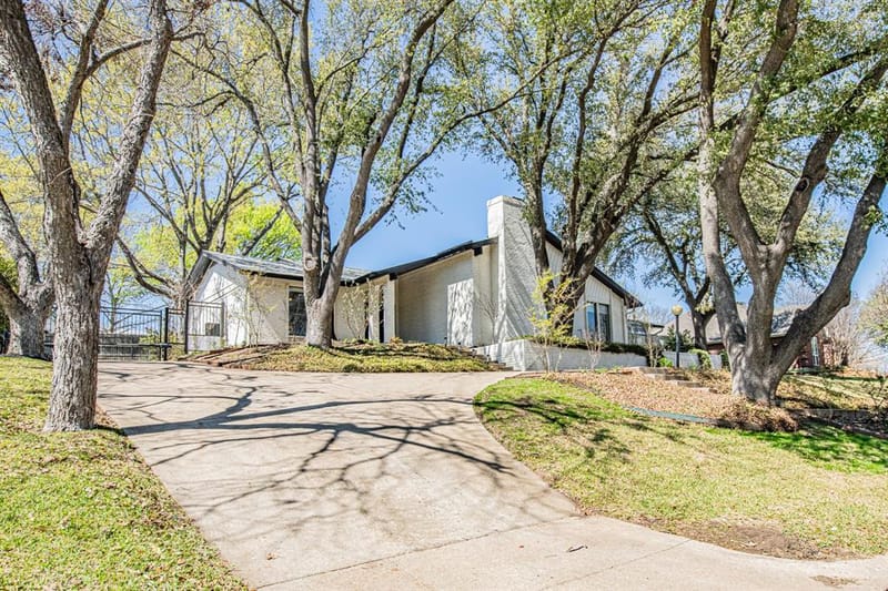 18 Crosslands Road, Benbrook TX 76132 - Photo 3