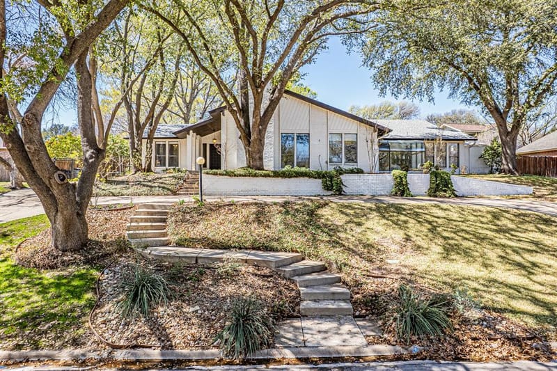 18 Crosslands Road, Benbrook TX 76132