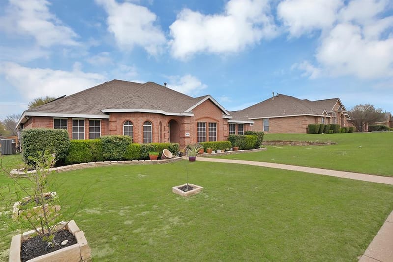 1625 Deer Creek Drive, DeSoto TX 75115 - Photo 2