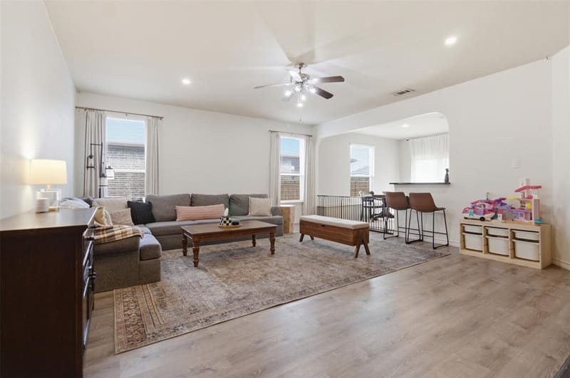 10928 Middleglen Road, Fort Worth TX 76052 - Photo 2