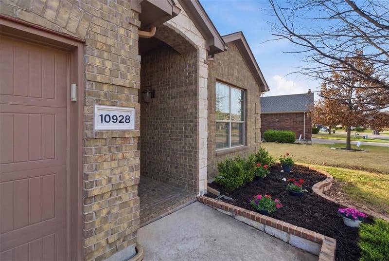 10928 Middleglen Road, Fort Worth TX 76052 - Photo 7