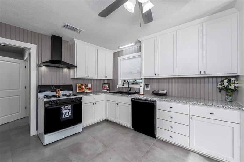 4916 Susan Lee Lane, North Richland Hills TX 76180 - Photo 4