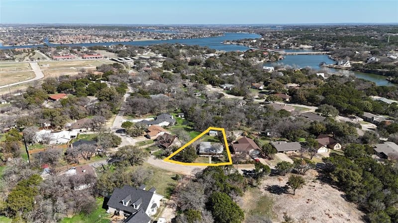1101 Sierra Vista, Granbury TX 76048 - Photo 2