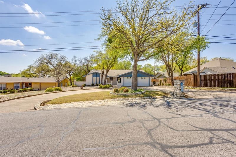 4031 Fairway Drive, Granbury TX 76049 - Photo 3