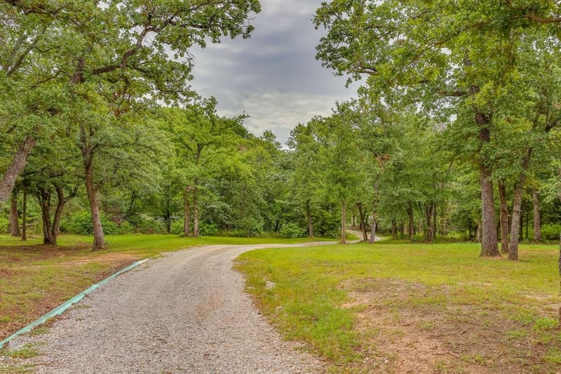 1615 Sanger Drive, Springtown TX 76082 - Photo 6