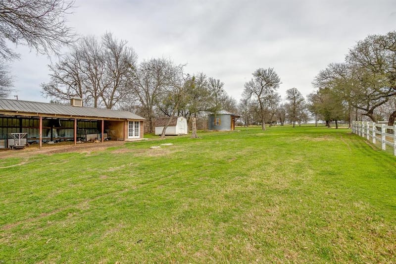1615 Sanger Drive, Springtown TX 76082 - Photo 32