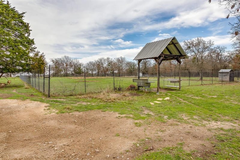 1615 Sanger Drive, Springtown TX 76082 - Photo 33
