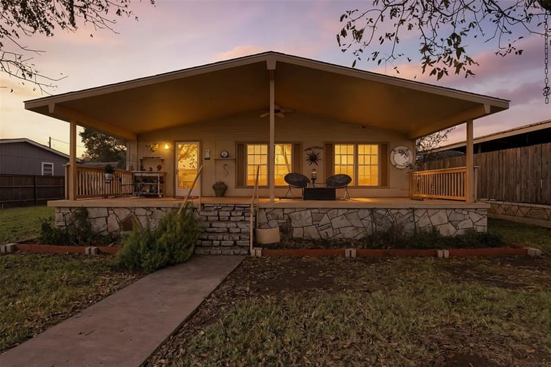 4016 Linda Court, Granbury TX 76048 - Photo 2