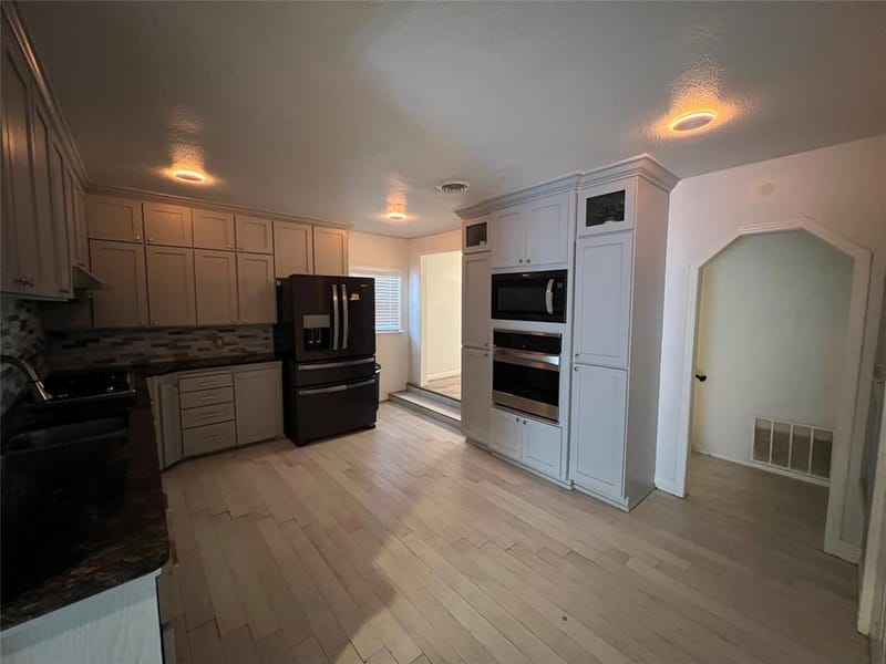 533 E Sears Street, Denison TX 75021 - Photo 10