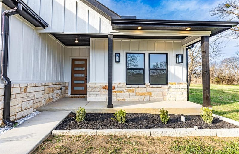 201 Grandview Street, Cleburne TX 76031 - Photo 2