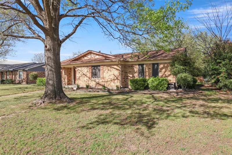 409 Colonial Drive, Garland TX 75043 - Photo 32