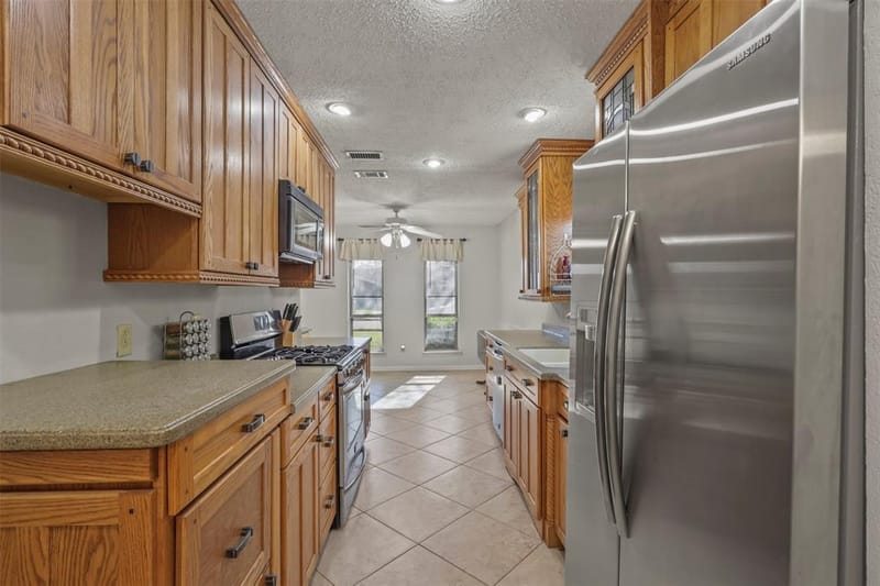 409 Colonial Drive, Garland TX 75043 - Photo 9