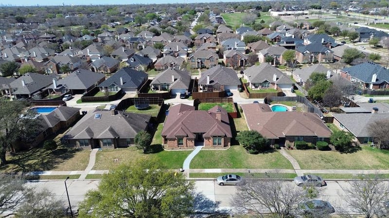 2229 Country Valley Road, Garland TX 75041 - Photo 25