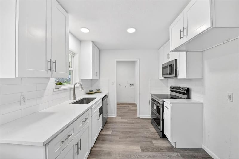 6412 Embassy Drive, Forest Hill TX 76119 - Photo 11