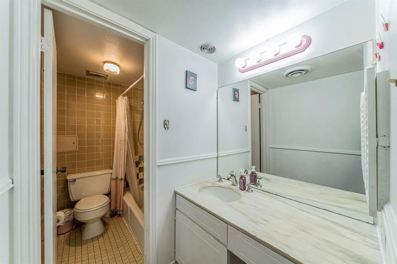 558 E Avenue J # B, Grand Prairie TX 75050 - Photo 11