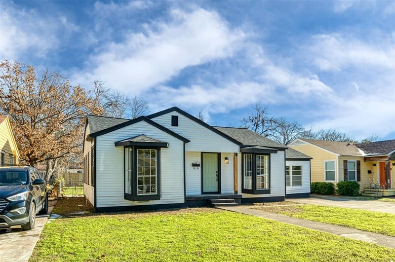2842 Carlson Drive, Dallas TX 75235 - Photo 2
