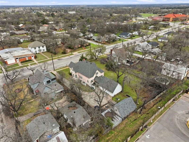 306 E Tarrant Street, Bowie TX 76230 - Photo 36