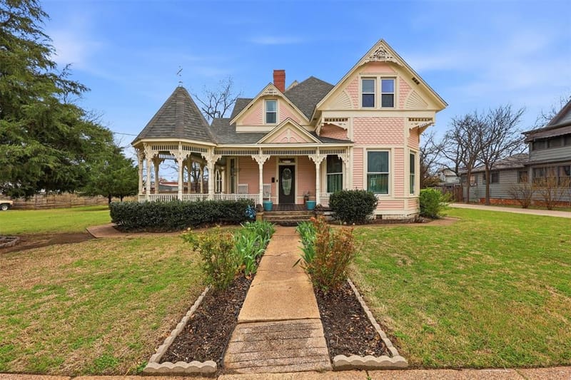 306 E Tarrant Street, Bowie TX 76230