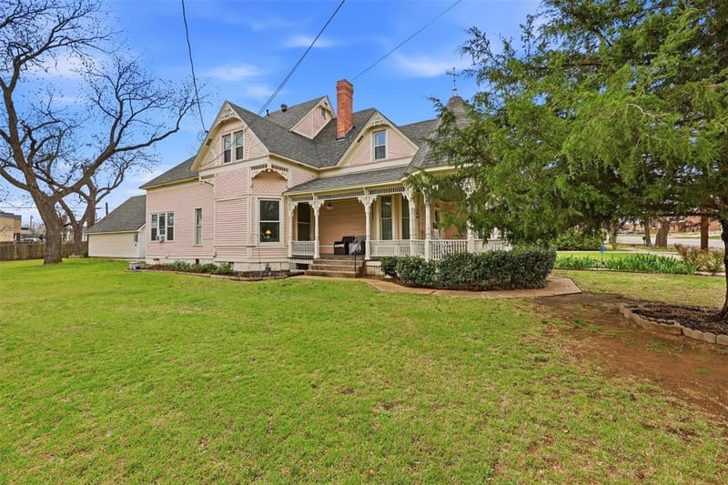 306 E Tarrant Street, Bowie TX 76230 - Photo 34