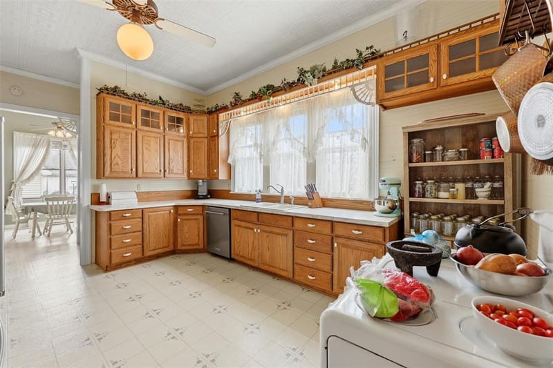 306 E Tarrant Street, Bowie TX 76230 - Photo 10