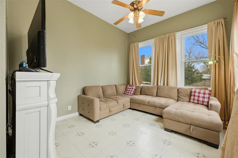 306 E Tarrant Street, Bowie TX 76230 - Photo 14