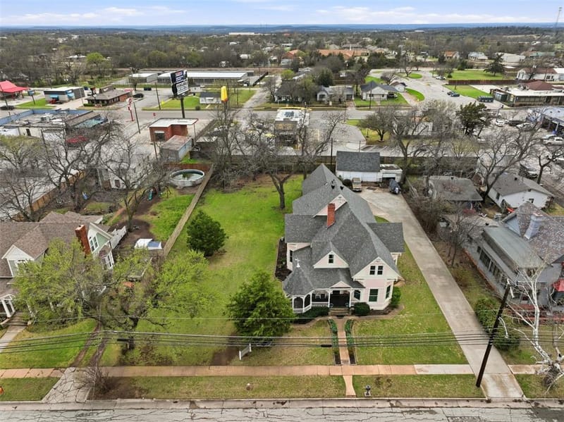 306 E Tarrant Street, Bowie TX 76230 - Photo 37