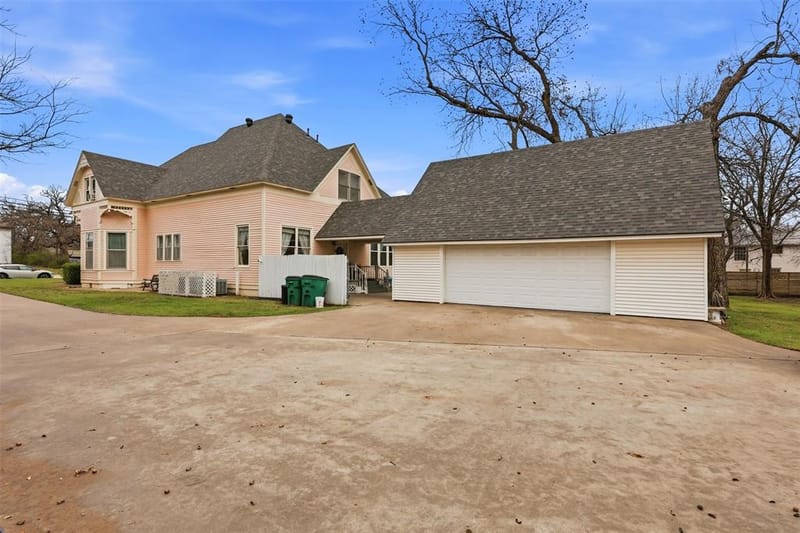 306 E Tarrant Street, Bowie TX 76230 - Photo 31