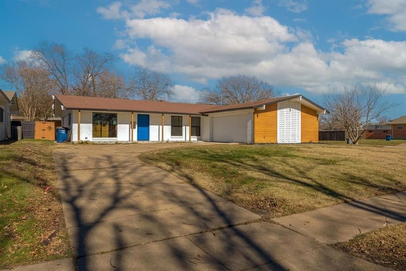 3061 Dothan Lane, Dallas TX 75229 - Photo 3