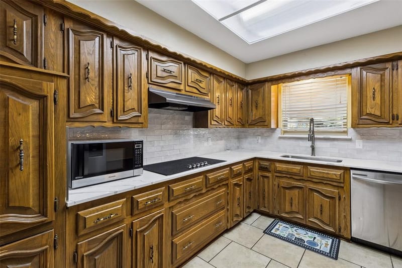 810 Meadowgate Drive, Garland TX 75040 - Photo 12