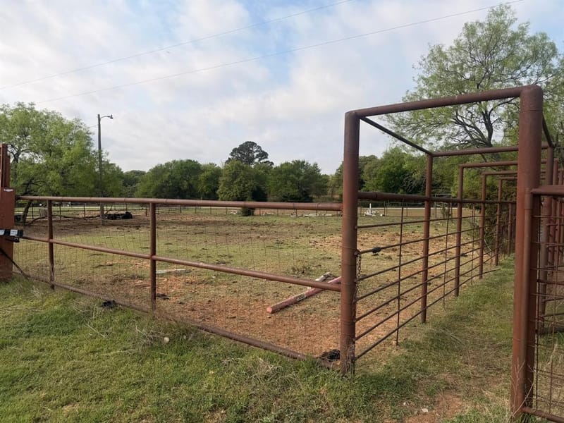 2548 County Road 2690, Alvord TX 76225 - Photo 25