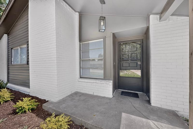 1304 Glynn Oaks Drive, Arlington TX 76010 - Photo 2